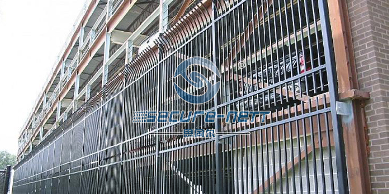 Hot dipped galvanized extension arms steel fencing