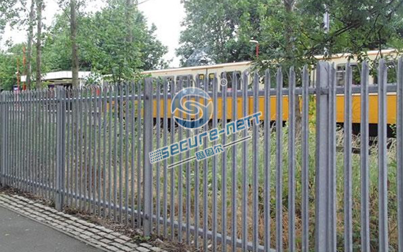 Palisade Fencing For Railway
