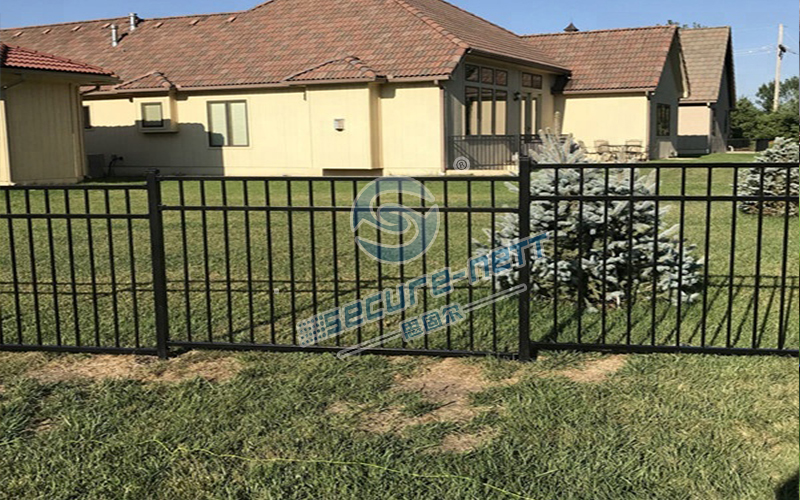 Flat Top Steel Fencing For Residential Area