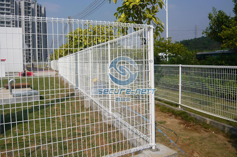 Hot Dipping Roll Top Mesh Fencing
