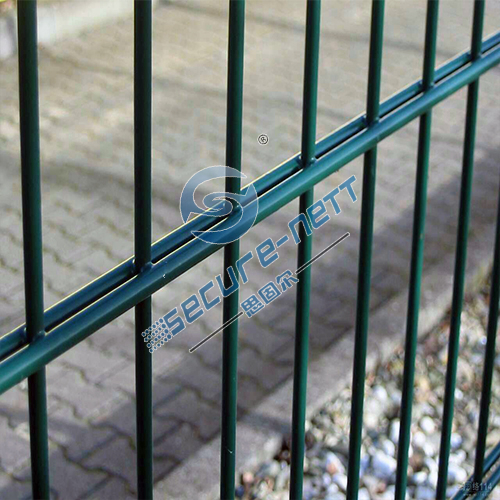 Welded double wire mesh fencing