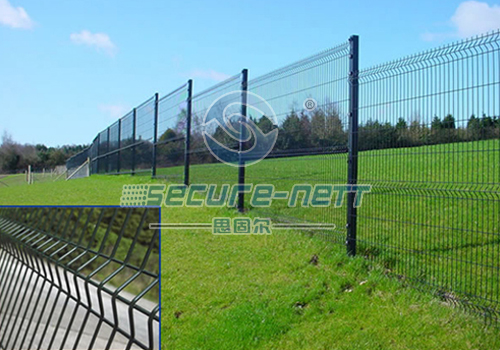 China Galvanized welded wire mesh fence