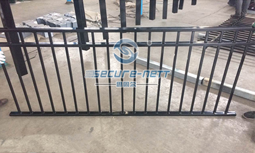 Flat top steel fencing