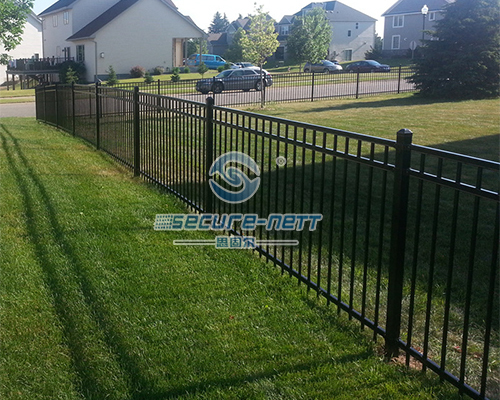 Flat top steel fencing