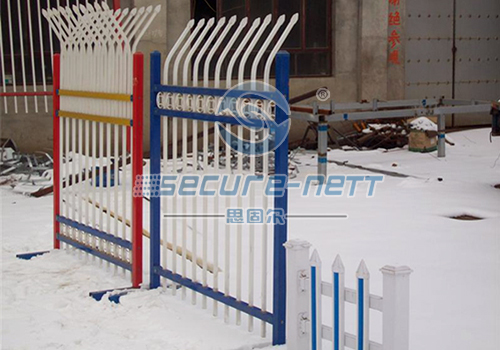 Galvanized steel fence with double extension arms exporter 
